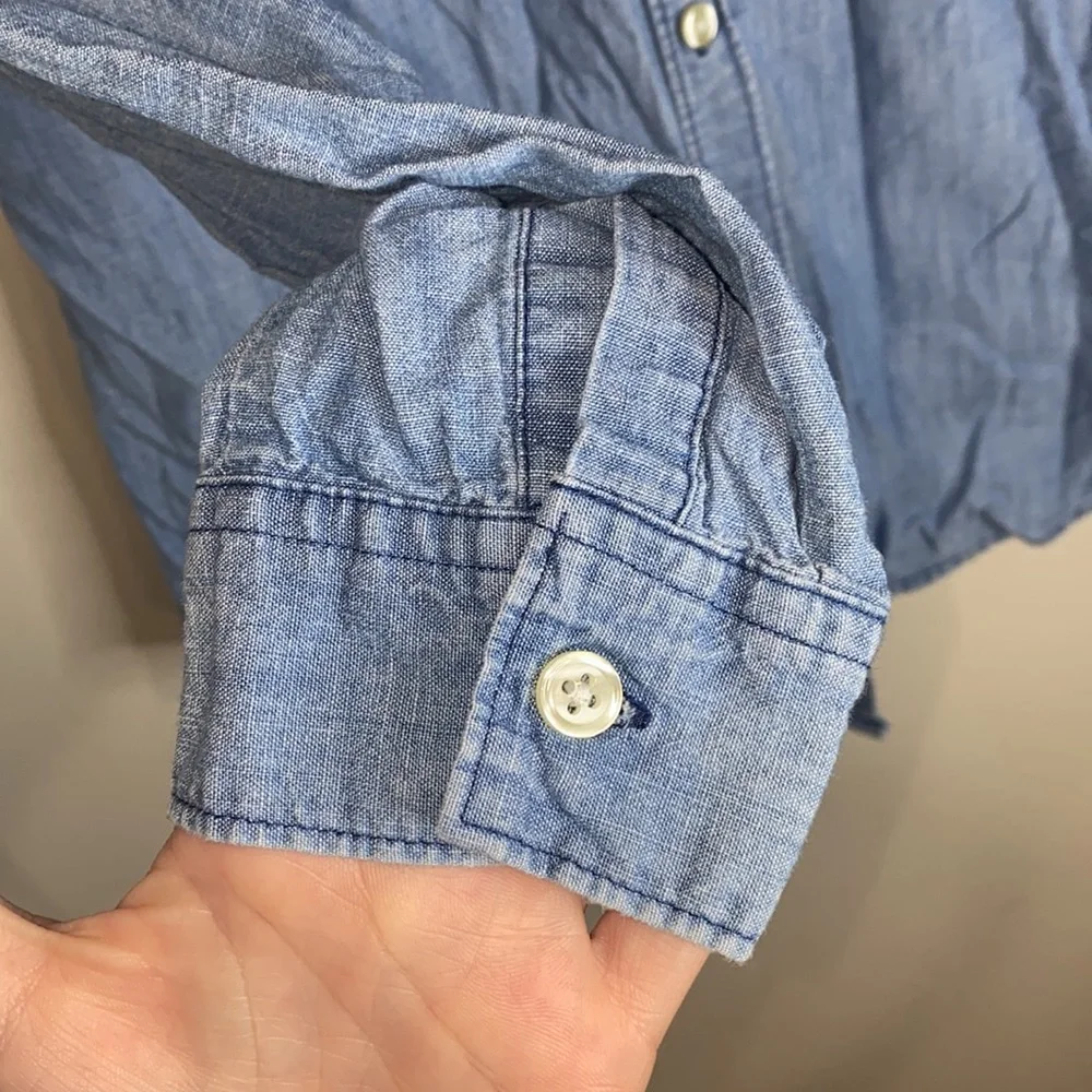 🎱Blue button up long sleeved top! - Picture 7 of 8
